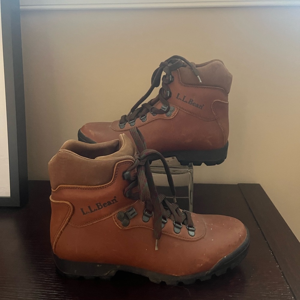 L.L. Bean Brown Leather Hiking Mountaineering Vibram women Boots size 7.5